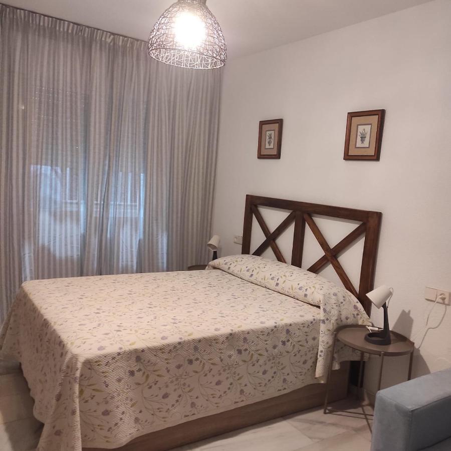 El Barquito Del Abuelo Apartment Малага Екстериор снимка