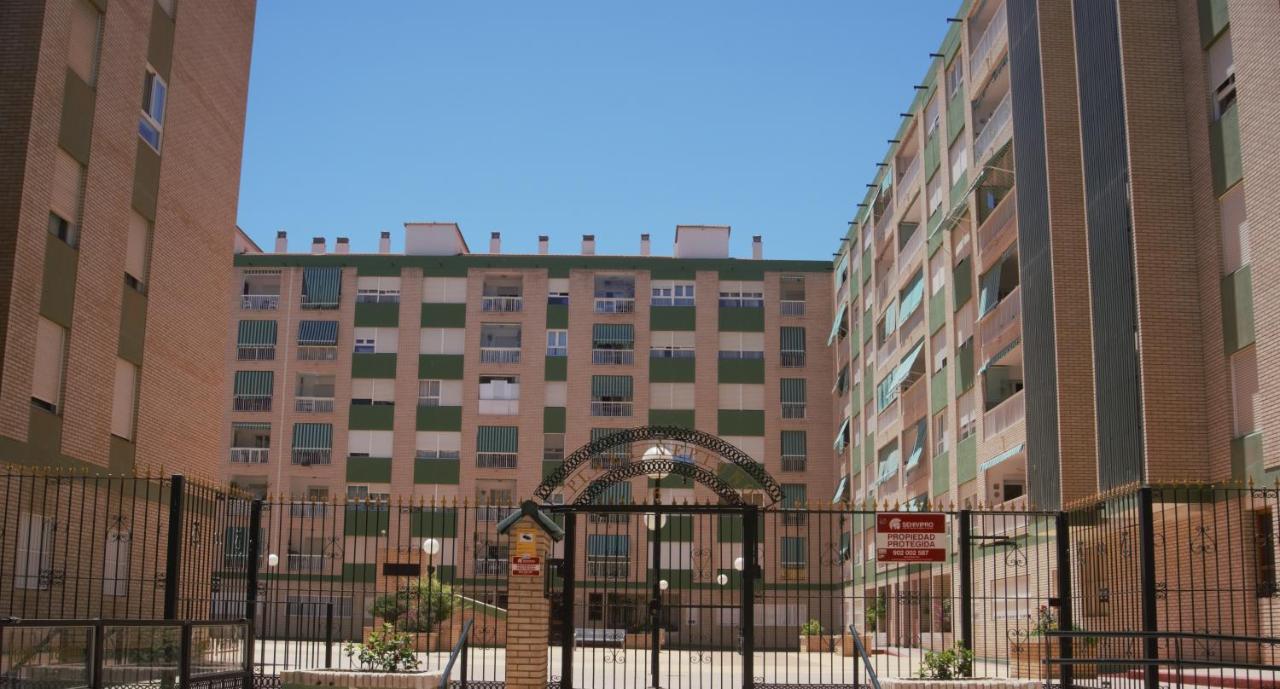 El Barquito Del Abuelo Apartment Малага Екстериор снимка